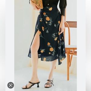 NWT Petite Studio Nova skirt in XXS Navy Floral